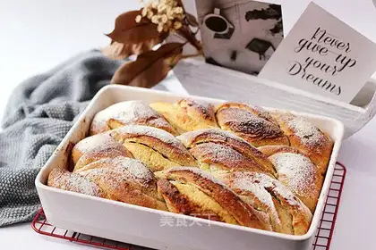 Count almond cheese roll