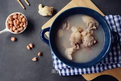Peanut pig hoof soup