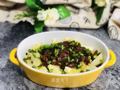 Steamed potatoes and cheese