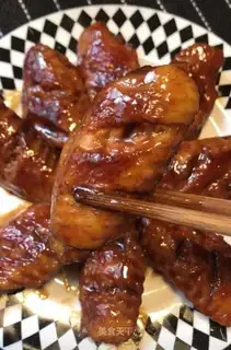 Red chicken wings