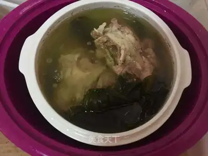 Sea belt bone soup