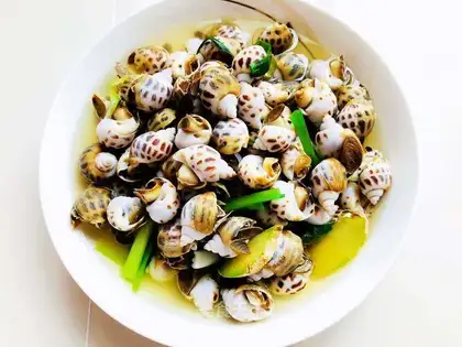 Salt water boiled flower snails