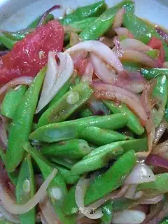 Onion fried four season beans