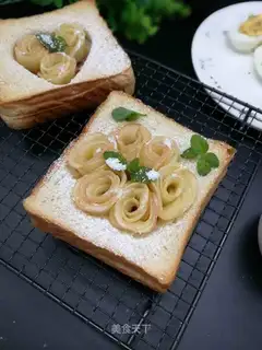 Apple rose toast