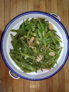 Piggy, soybeans