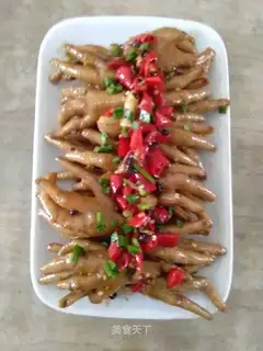Pelican claws