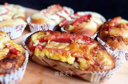 Black wheat ham and cheese bread