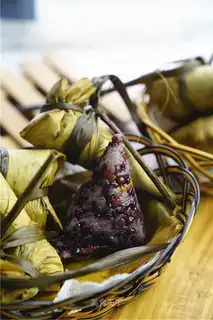 Black rice, red bean dates