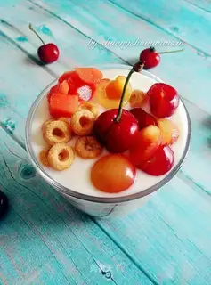 Yogurt fruit cup
