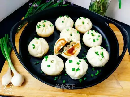 Fried celery pork bun