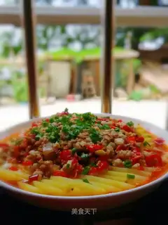 Pyramid meat, steamed potatoes