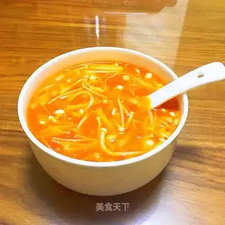 Tomato gin and mushroom soup
