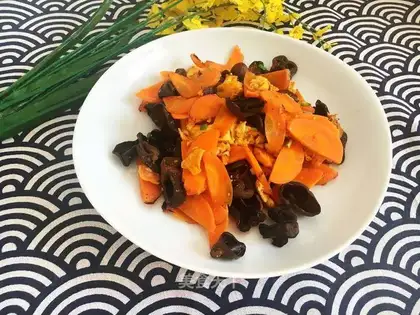 Wood eggs for carrots
