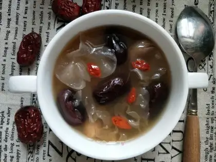 The silver spoon of a red-tree peanut