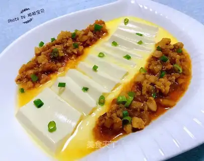 Squeeze the meat sauce and steam the eggs
