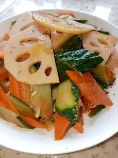 Three-coloured slices