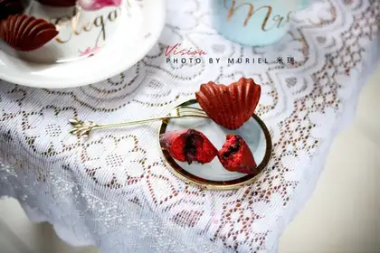 Red velvet Madeline kernel cake