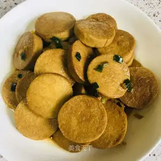 Red tofu buns