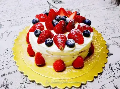 Birthday naked cake