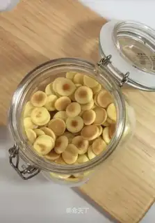 A pan of crackers