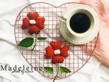 Red velvet Madeleine