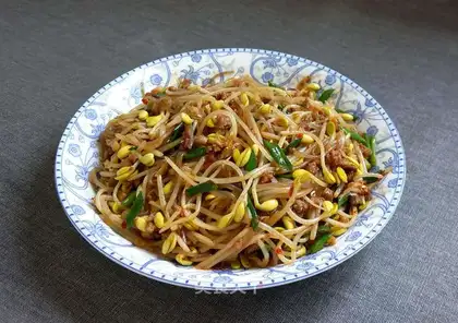 Bean sprouts
