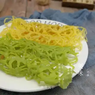 A lace egg roll