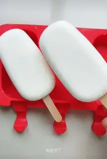 Homemade yogurt ice cream