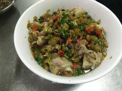 Sour pepper steamed pig feet