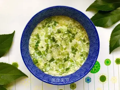 Onion steamed eggs