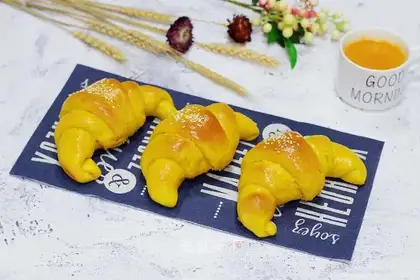 Pumpkin croissants