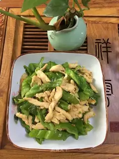 Chicken laced with silk and pepper