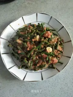 Tomato sesame sauce for beans