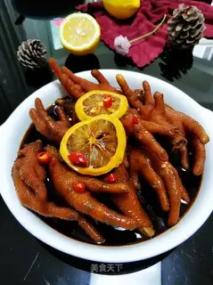 A chicken claw with a lemon