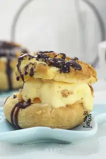Ice cream puffs