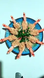 A garlic fan with a shrimp back
