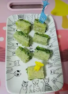 Spinach steam cake