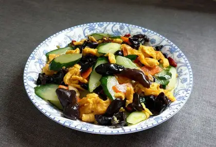 Pumpkin-mucked eggs