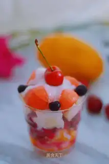 Fruit yogurt cup