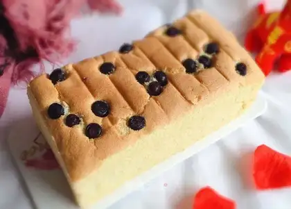 Blueberry chili cake