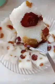 Red-tree rice cake