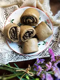 Black sesame rolls