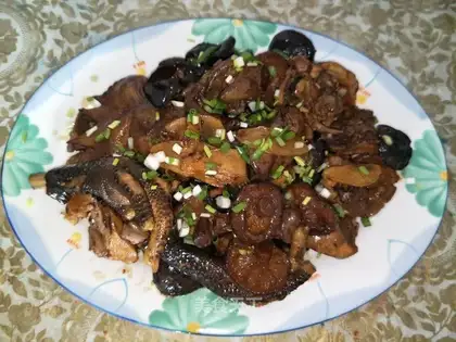 Frozen chickens with mushrooms