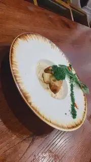 Onion cream soup with butter bread