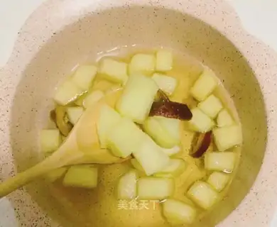 A mountain apple drink