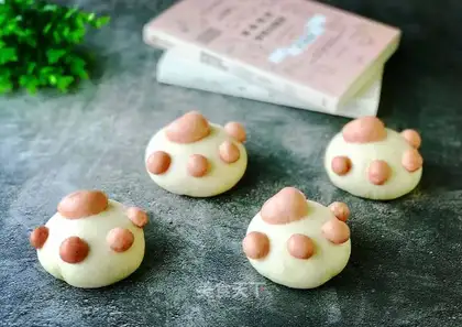 ♪ Smiling cat claws ♪