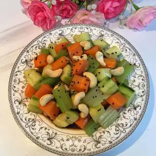 Cashew nuts and veggies