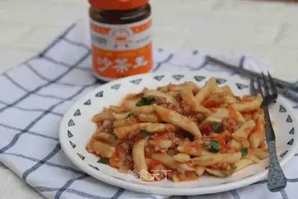 Tomato emptiness. Noodles