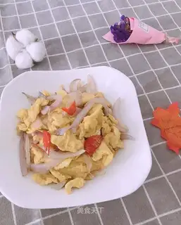 Onion fried eggs