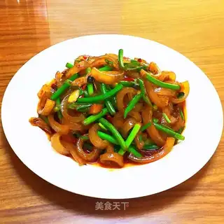 Garlic fried pig skin